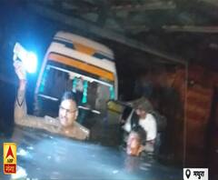 Mudde Ki Baat: Mathura में भारी बारिश में जब फंस गई बस, यात्रियों ने ऐसे बचाई अपनी जान|ABPGanga