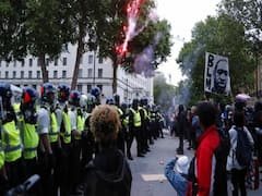 Massive protests erupt in US after police shot a black man | Bharat Ki Baat 