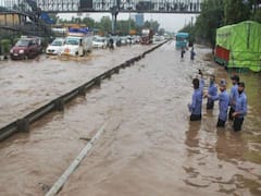 Delhi-NCR हुआ बारिश में बेहाल, गुरुग्राम में सड़कों पर चली नाव | Newsgram