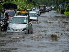 तेज बारिश से दिल्ली-एनसीआर के कई इलाकों में जलभराव, कई जगह गाड़ियां तक डूबीं | Newsgram (20.08.2020)