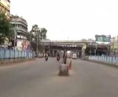 লকডাউনে ডানলপে বেপরোয়া ট্রাক, অল্পের জন্য প্রাণরক্ষা সিভিক ভলান্টিয়ারের