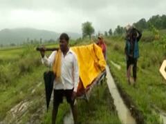 MP: Pregnant woman carried in a temporary cradle due to no ambulance service