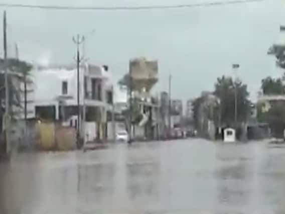 મહેસાણામાં ધોધમાર વરસાદથી જળબંબાકાર, હીરાનગર વિસ્તારમાં પાણી ભરાતા વાહન ચાલકોને હાલાકી, જુઓ વીડિયો 