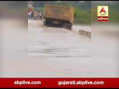 બનાસકાંઠાઃબનાસ નદીના ધસમસતા પ્રવાહમાં સાત લોકો સાથે ટ્રક તણાઇ, જુઓ LIVE વીડિયો