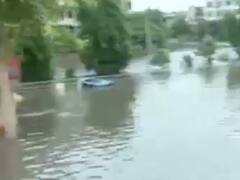 સુરતમાં ખાડીઓએ ભયનજક સપાટી વટાવતા આસપાસના વિસ્તારોમાં પાણી ભરાયા