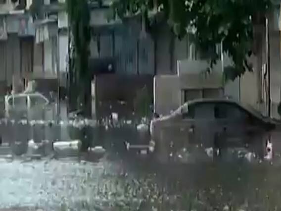 સુરત: ખાડી પુરના પાણી ઓસરવાના શરૂ થયા બાદ ઠેર ઠેર ગંદકી 