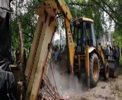 পৌষ মেলার মাঠে পাঁচিল দেওয়াকে কেন্দ্র করে শান্তিনিকেতনে ধুন্ধুমার, ভাঙচুর অস্থায়ী অফিসে 