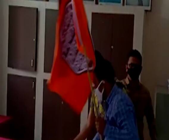 MNS वाढीव वीजबिलाविरोधात शिरूरच्या महावितरण कार्यालयाची मनसेकडून तोडफोड,टेबल-खुर्च्यांचं मोठं नुकसान