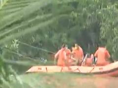 નવસારી: મરોલીના પોસરા ગામે ફસાયેલા પાંચ લોકોને બચાવવા NDRFનું રેસ્ક્યૂ ઓપરેશન, જુઓ Live વીડિયો 