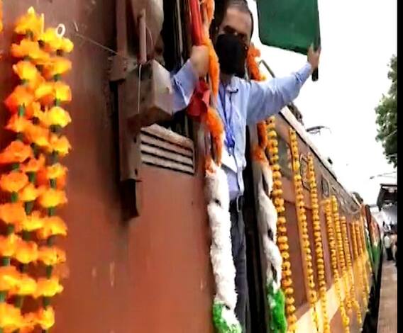 Kisan Rail | शेतीमाल वाहतुकीसाठी किसान रेल धावली; 230 टन मालाची वाहतूक होणार,शेतकऱ्यांची प्रतिक्रिया