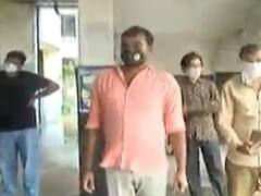 સુરત પાલિકાના પોસ્ટરથી વિવાદના એંધાણ, વરાછામાં રત્ન કલાકારોના ટેસ્ટ ન કરવાના લાગ્યા પોસ્ટ