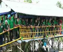 স্বাধীনতা দিবসে সন্দেশখালি ও মিনাখাঁর ৩ হাজারেরও বেশি মানুষের হাতে খাবার তুলে দিলেন রবিনহুড আর্মির সদস্যরা