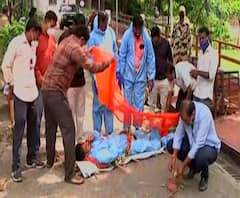 Nashik Protest | नाशिक मनपाच्या प्रवेशद्वारावर प्रहार संघटनेचं तिरडी आंदोलन, कोरोना रुग्णांची गैरसोय