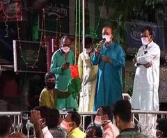 শিকেয় সুরক্ষাবিধি! সামাজিক দূরত্ব না মেনেই রাজ্যের বিভিন্ন প্রান্তে স্বাধীনতা দিবস উদযাপন