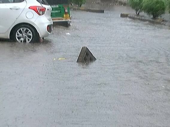 વરસાદના કારણે અમદાવાદના વેજલપુર, પાંજરાપોળ વિસ્તારમાં પાણી ભરાયા