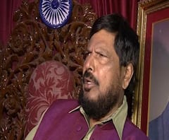 Ramdas Athawale supports #Kangana | शिवसेनेनं धमकी देणं योग्य नाही, आठवलेंचा कंगनाला पाठिंबा