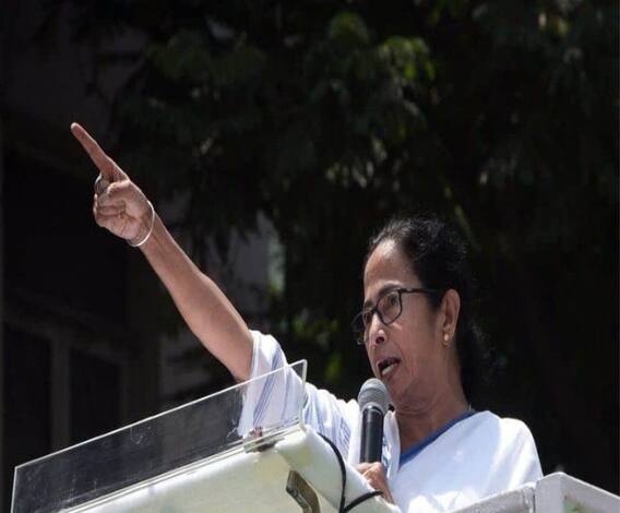 আনন্দ সকাল (১): আইনশৃঙ্খলা নিয়ে এবার সরাসরি ডিজিকে আক্রমণ রাজ্যপালের, আজ থেকে মুখ্যমন্ত্রীর জেলা সফর ও অন্যান্য খবর