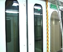 চালু মেট্রো, 'ই-পাস ডাউনলোড করতে পারছি না, কেউ হেল্পও করছে না', সমস্যায় যাত্রীরা