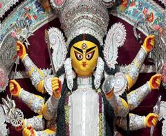 দুর্গতিনাশিনীকে সাজিয়েও দুর্গতি দূর হয় না অস্ত্র শিল্পীদের 