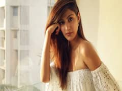 Rhea Chakraborty औऱ Samuel Miranda के घऱ की तलाशी ले रही है NCB | ABP Exclusive