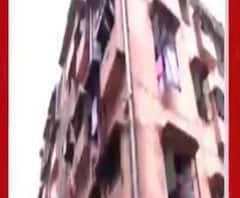 স্ত্রীর মাথায় হাতুড়ি মেরে থানায় আত্মসমর্পণ স্বামীর