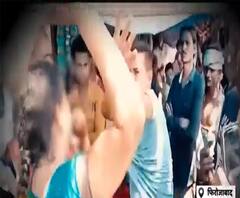 Firozabad: जबरदस्ती शादी करना चाहता था, लोगों ने कर दी मनचले की मरम्मत| Poorab Paschim