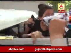 રાજકોટમાં પોલીસે રેશ્મા પટેલને વાળથી પકડીને કારમાં બેસાડી, રેશ્મા શું બોલી ? જુઓ વીડિયો 