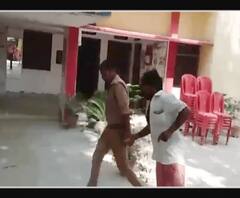 दिव्यांग पर पुलिस ने बरसाया डंडा,एक पांव पर भाग कर जान बचाता रहा दिव्यांग