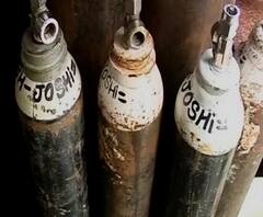 Oxygen Price Hike | ऑक्सिजन सिलेंडरच्या किंमती कुणी वाढवल्या? किंमती वाढण्याला कारण कोण?