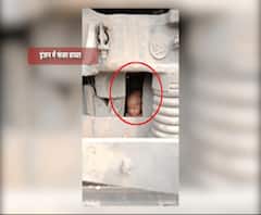 देखें, कैसे मालगाड़ी के इंजन में फंसा डेढ़ साल का बच्चा। Agra News