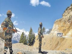 Army Chief का Ladakh दौरा, LAC पर लिया सेना की तैयारियों का जायजा