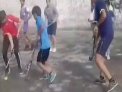 Indore: ABP News की खबर का बड़ा असर, हॉकी के लिए मिनी स्टेडियम पर काम तेज