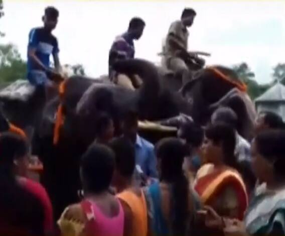 আজ বাংলায় : পুরুলিয়ায় বঞ্চনার অভিযোগ পরিযায়ী শ্রমিকের পরিবারের, ডুয়ার্সে হাতিপুজোয় পর্যটকদের ঢল