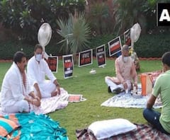 চা খাওয়ানোর প্রস্তাব নাকচ করে অভব্য আচরণ সাসপেন্ডেড সাংসদদের! একদিনের প্রতীকী অনশনে ‘অপমানিত’ ডেপুটি চেয়ারম্যান