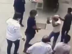 Mumbai: पूर्व नौसैनिक से मारपीट करने वाले आरोपियों को इतनी जल्दी जमानत कैसे? उद्धव सरकार पर सवाल