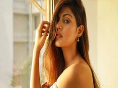 Rhea Chakraborty के घर पहुंचे 3 पुलिसकर्मी