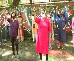 फीसाठी अनेक शाळांकडून मुलांचं ऑनलाईन शिक्षण बंद, पालकांचं मुंबईत आंदोलन