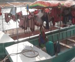 बोट नहीं चलने से परेशानी,ग्रामीणों के सामने आवाजाही की समस्या