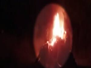 Hathras Case: पीड़िता के अंतिम संस्कार का वीडियो आया सामने, भागते हुए नजर आ रहे पुलिसकर्मी