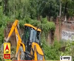 Balrampur: PWD के कर्मचारियों ने बिना नोटिस के दलितों के गिरा दिए घर| Mudde Ki Baat