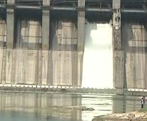 Jayakwadi dam full | सलग दुसऱ्या वर्षी औरंगाबादचं जायकवाडी धरण भरलं