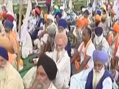 Harsimrat Kaur ने कैबिनेट से इस्तीफा दिया