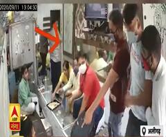 Aligarh: दिनदहाड़े ज्वेलर्स की दुकान पर लूट का LIVE Video| Poorab Paschim