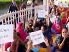 રાજકોટ સિવિલ હોસ્પિટલના કોન્ટ્રાક્ટ બેઝ કર્મચારીઓના ધરણા, પગાર ઓછો આપ્યાના આરોપ સાથે વિરોધ