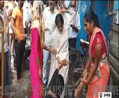 महिलाओं ने की युवक की पिटाई, नाबालिग को भगाने का आरोप