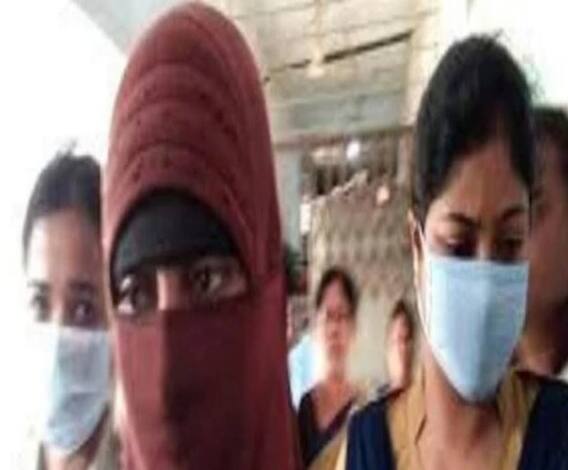 ৭টায় বাংলা (১): গরু পাচারকাণ্ডে নজরে কয়েকজন কাস্টমস অফিসার, তানিয়ার জঙ্গি-যোগের তদন্তে বেঙ্গালুরুতে এনআইএ