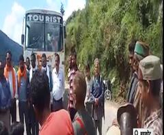 यहां पहली बार पहुंची बस, ग्रामीणों ने ऐसे किया स्वागत। Uttarakhand News
