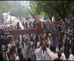 किसानों का प्रदर्शन आज भी जारी,अर्धनग्न होकर पैदल यात्रा शुरू की है 