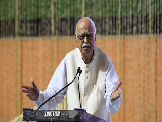 Babri Verdict: लाल कृष्ण आडवाणी ने फैसले के बाद मीडिया के सामने आकर खुशी जाहिर की 