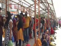 અંબાજી મંદિરના દર્શન પથની લાઇનમાં ઉડ્યા સોશિયલ ડિસ્ટન્સિંગના ધજાગરા